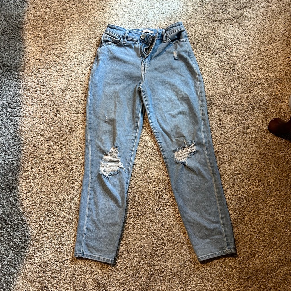 Light wash SO high rise mom jeans! size 0/24W, only worn a few times